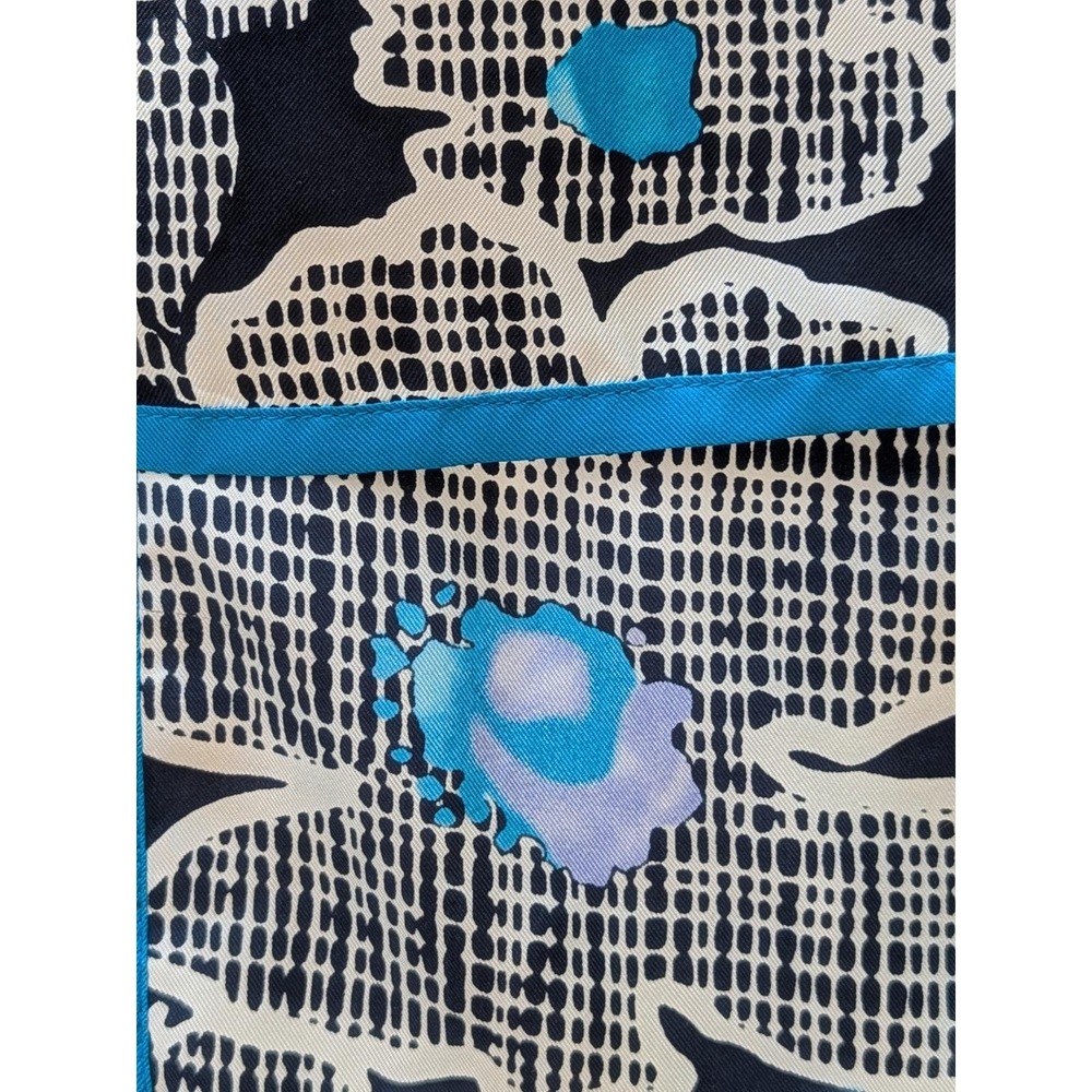 💙Vtg Carlisle 100% Silk Scarf 18"x 59" Mod Floral Abstract Blue Black RN 69161 - Picture 4 of 7